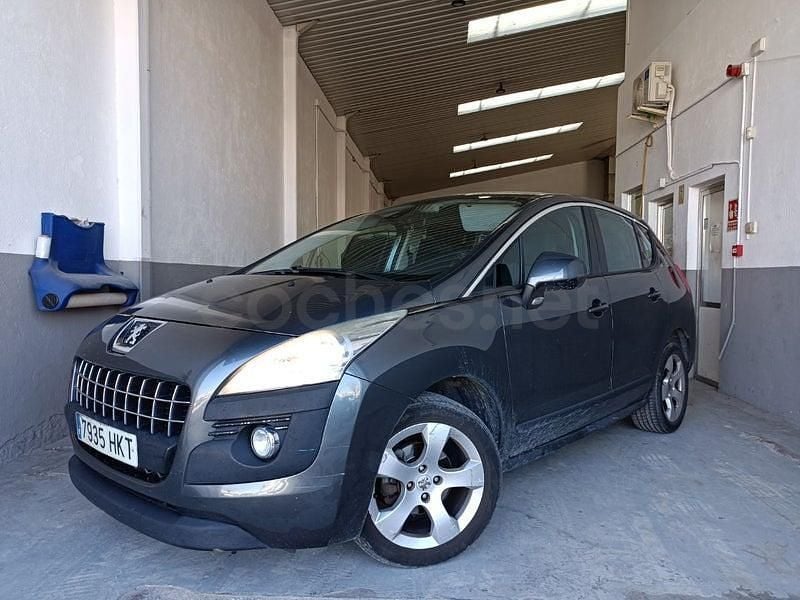 Usado Peugeot 3008 Active 112 CV (82 kW) 2012 Gris / plata Familiar