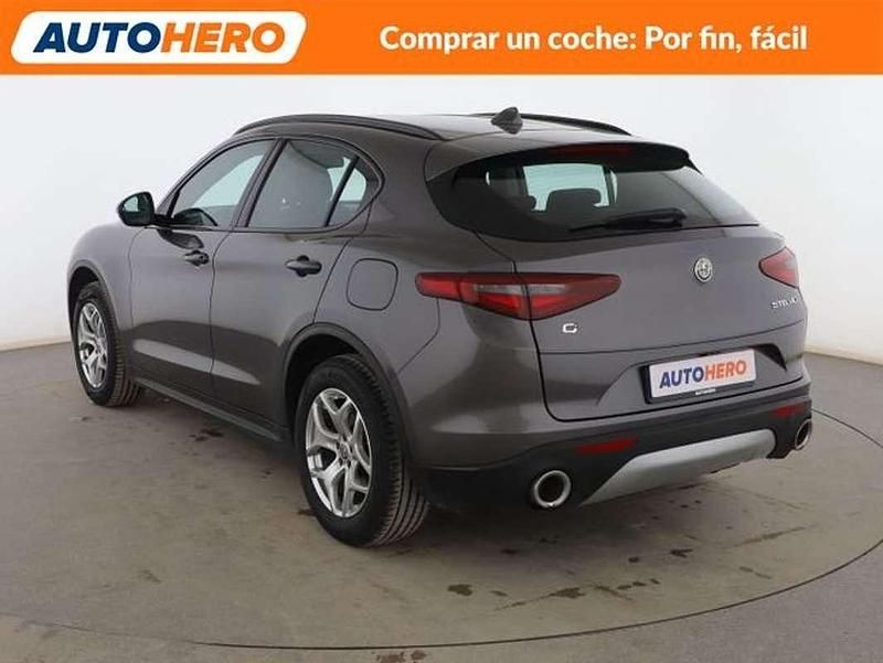Usado Alfa Romeo Stelvio 201 CV (147 kW) 2019 Gris SUV