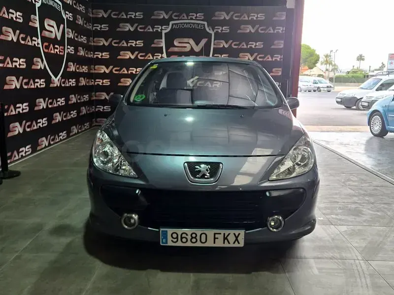 Usado Peugeot 307 110 CV (80 kW) 2007 Gris / plata Berlina