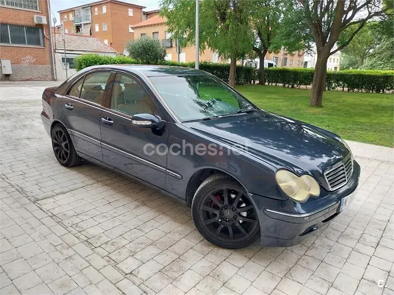 Usado Mercedes C220 Classic 125 CV (91 kW) 2000 Azul Berlina