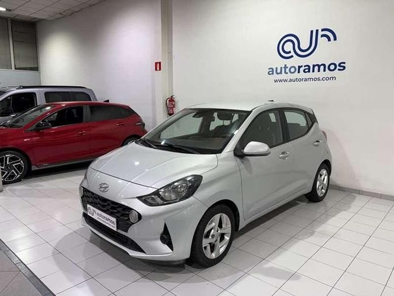 Usado Hyundai i10 67 CV (49 kW) 2021 Gris Utilitario