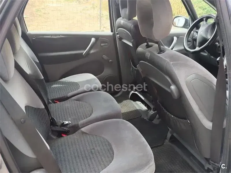 Begagnad Citroën Xsara Picasso Exclusive 92 HK (67 kW) 2007 Grå Minibuss