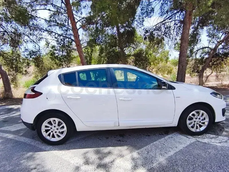 Usado Renault Mégane LIMITED 110 CV (80 kW) 2015 Blanco Berlina