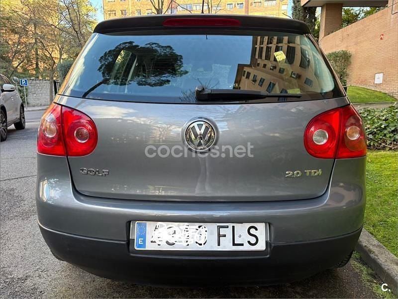 Usado VW Golf V Sportline 140 CV (102 kW) 2007 Gris / plata Berlina