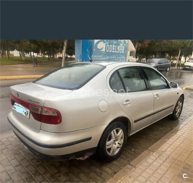 Usado Seat Toledo Sport 105 CV (77 kW) 2004 Gris / plata Berlina