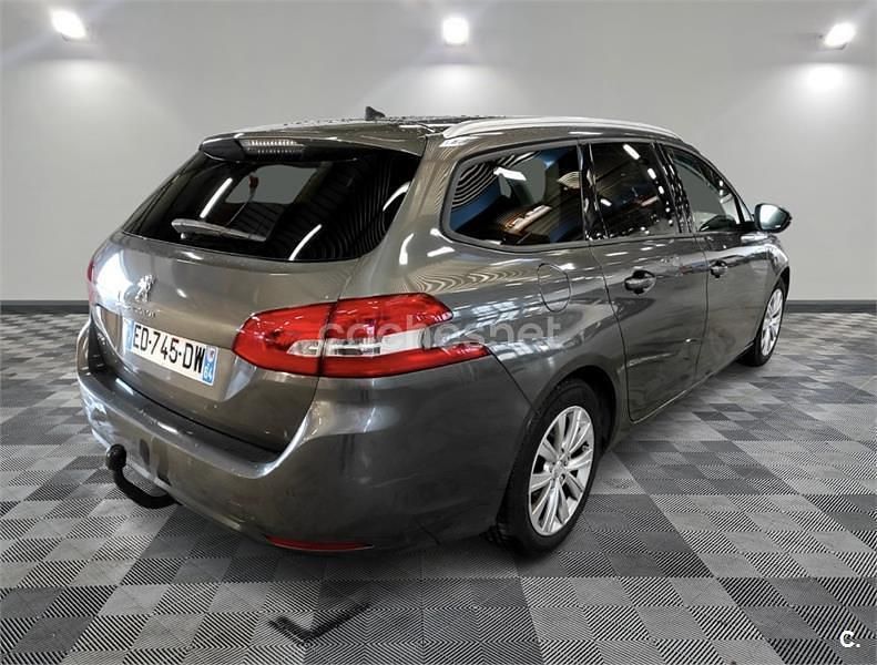 Usado Peugeot 308 SW Active 120 CV (88 kW) 2016 Gris / plata Familiar