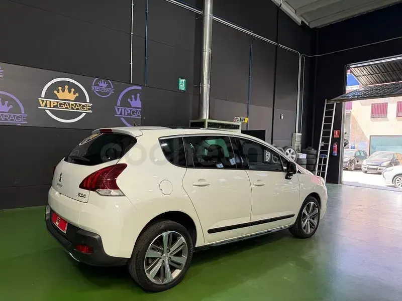 Usado Peugeot 3008 Allure 150 CV (110 kW) 2016 Blanco SUV