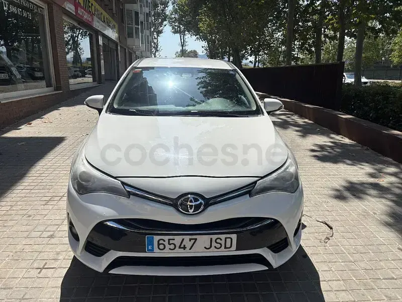 Usado Toyota Avensis Advance 143 CV (105 kW) 2016 Blanco Familiar