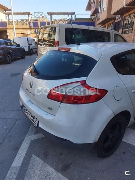 Usado Renault Mégane Dynamique 110 CV (80 kW) 2013 Blanco Berlina