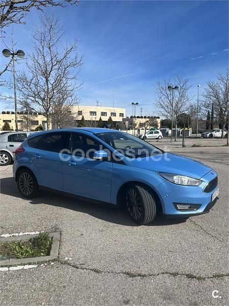Usado Ford Focus Trend 125 CV (91 kW) 2016 Azul Berlina