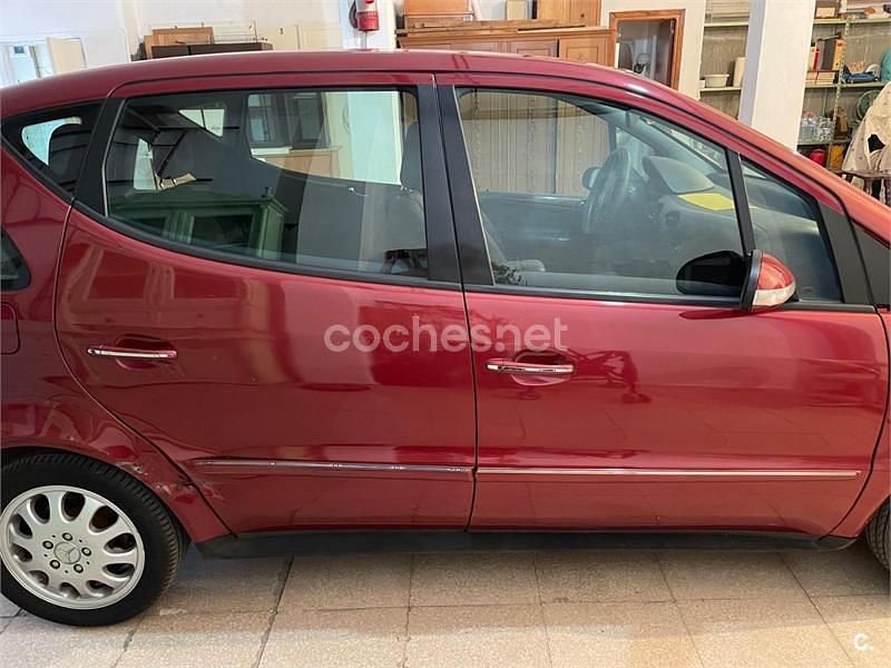 Usado Mercedes A160 Elegance 102 CV (75 kW) 2003 Granate Monovolumen