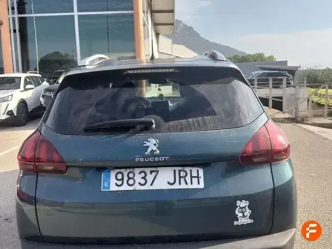 Usado Peugeot 2008 Allure 120 CV (88 kW) 2016 Verde SUV