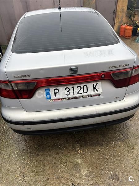 Usado Seat Toledo Stella 90 CV (66 kW) 1999 Gris / plata Berlina