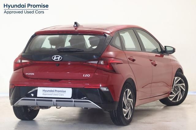 Usado Hyundai i20 100 CV (73 kW) 2024 Rojo Utilitario