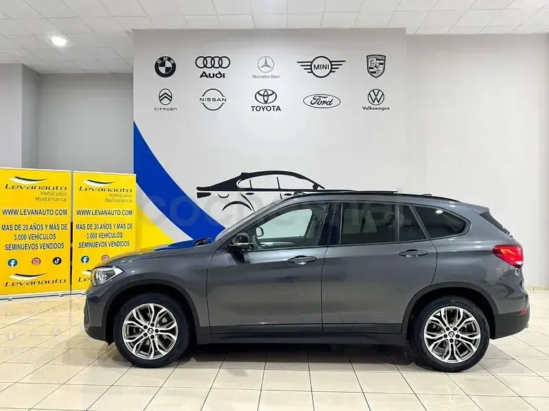 Usado BMW X1 136 CV (100 kW) 2022 Gris / plata SUV