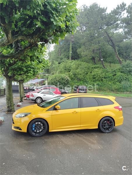 Amarillo Usado 2014 Ford Focus ST Familiar | 16.500 € - Imagen 1/4