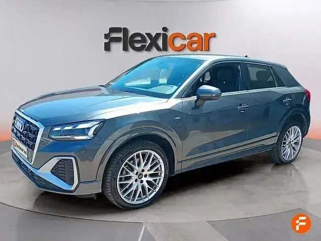 Usado Audi Q2 S-Line 150 CV (110 kW) 2024 Gris / plata SUV
