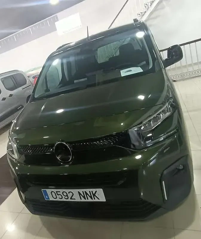 Nuevo Citroën Berlingo 102 CV (75 kW) 2026 Verde Monovolumen
