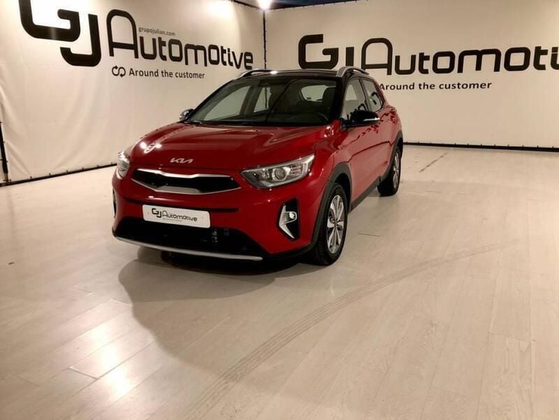 Rojo Nuevo 2025 Kia Stonic SUV | 23.991 € (Un poco caro) - Imagen 1/4