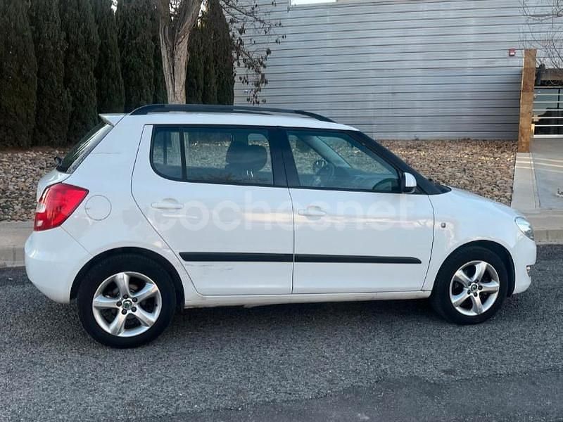 Usado Skoda Fabia Elegance 85 CV (62 kW) 2012 Blanco Utilitario