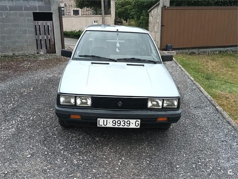 Begagnad Renault R11 72 HK (52 kW) 1984 Grå Halvkombi