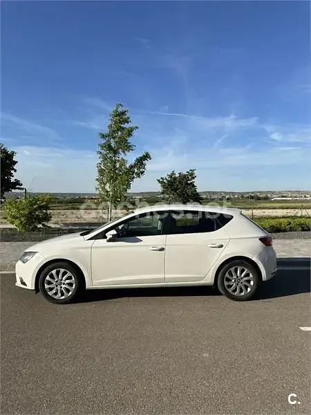 Usado Seat Leon Style 110 CV (80 kW) 2016 Blanco Berlina