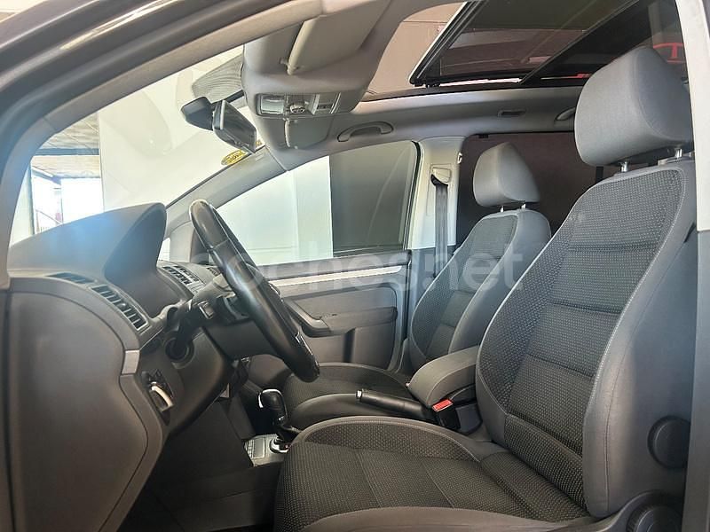 Usado VW Touran Advance 105 CV (77 kW) 2012 Gris / plata Monovolumen