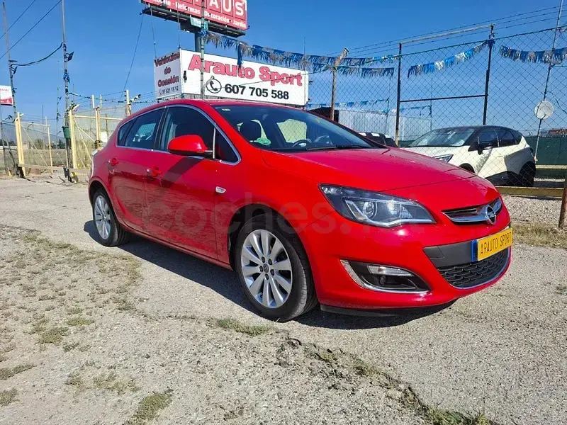 Usado Opel Astra Selective 125 CV (91 kW) 2015 Rojo Berlina