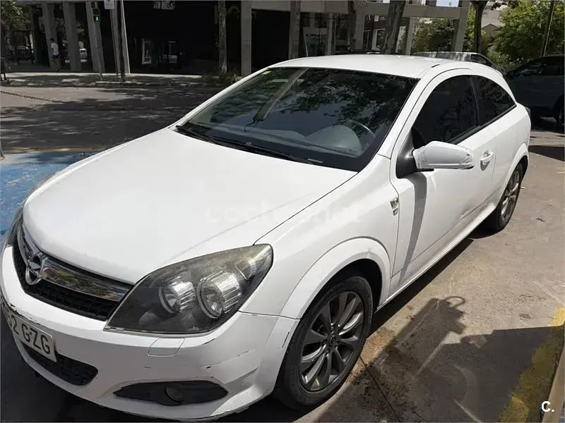 Usado Opel Astra GTC 110 CV (80 kW) 2010 Blanco Berlina