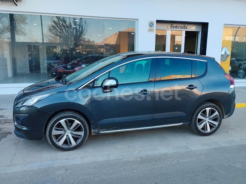Usado Peugeot 3008 Allure 120 CV (88 kW) 2015 Gris / plata Berlina