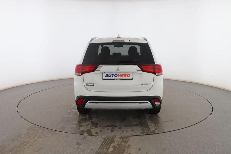 Usado Mitsubishi Outlander Motion 150 CV (110 kW) 2019 Blanco SUV