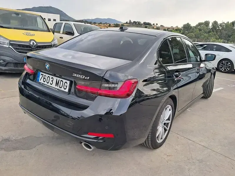 Usado BMW 320 Sport Line 190 CV (139 kW) 2023 Negro Berlina
