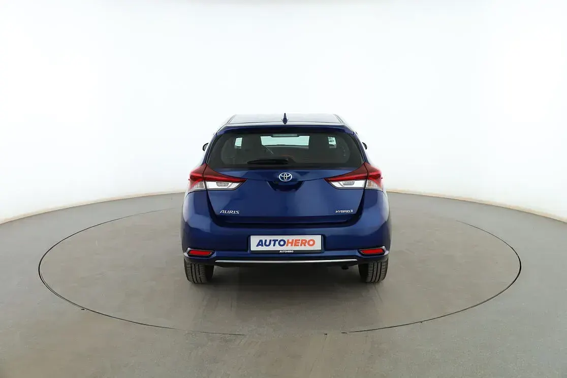 Usado Toyota Auris Hybrid Advance 136 CV (100 kW) 2018 Azul Berlina