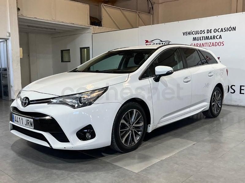Usado Toyota Avensis Executive 143 CV (105 kW) 2016 Blanco Familiar