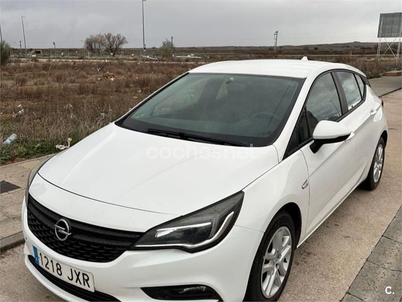 Usado Opel Astra Business 110 CV (80 kW) 2017 Blanco Berlina