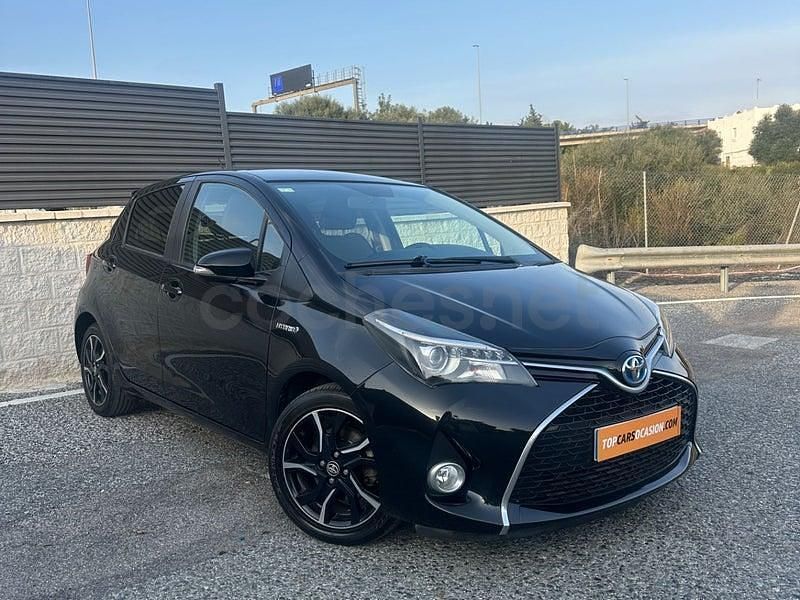 Usado Toyota Yaris Hybrid 100 CV (73 kW) 2016 Negro Berlina