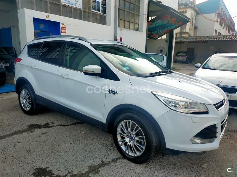 Begagnad Ford Kuga Titanium 140 HK (102 kW) 2014 Vit SUV