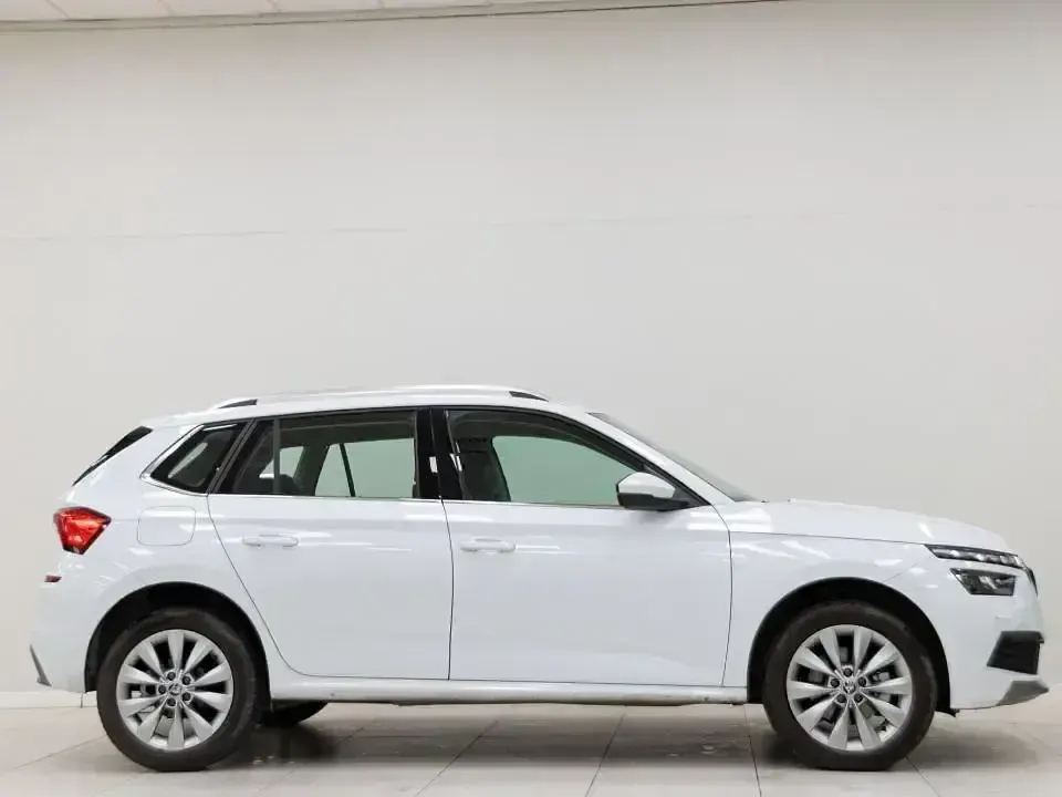 Usado Skoda Kamiq Ambition 110 CV (80 kW) 2022 Otro SUV