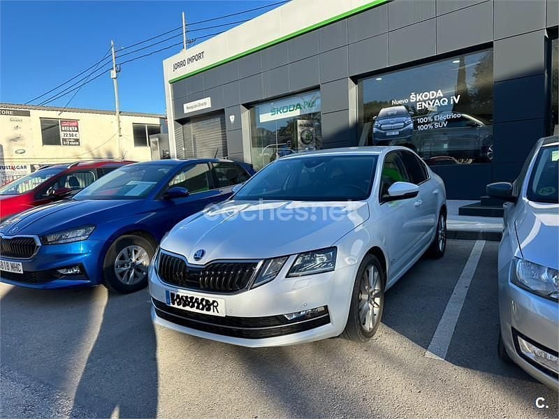 Blanco Usado 2019 Skoda Octavia Style Berlina | 10.000 € (Precio justo) - Imagen 1/4