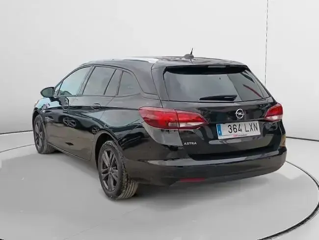Usado Opel Astra Business Elegance 145 CV (106 kW) 2022 Negro Utilitario