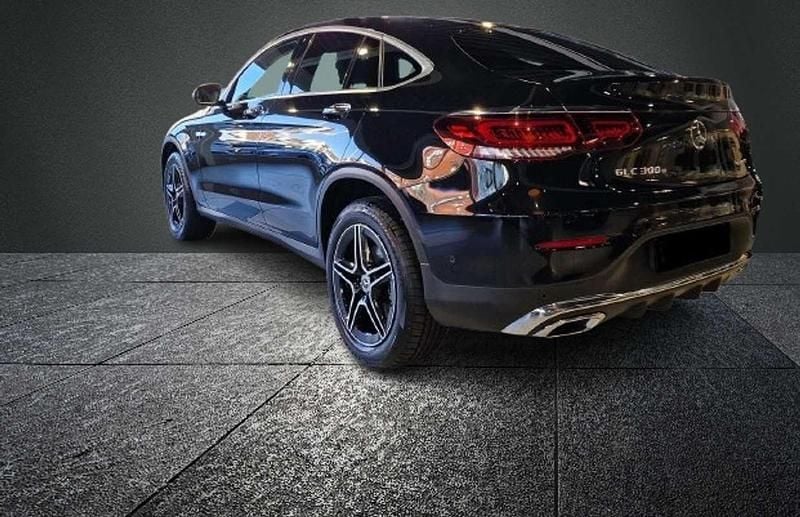 Usado Mercedes GLC300e 320 CV (235 kW) 2020 Negro SUV