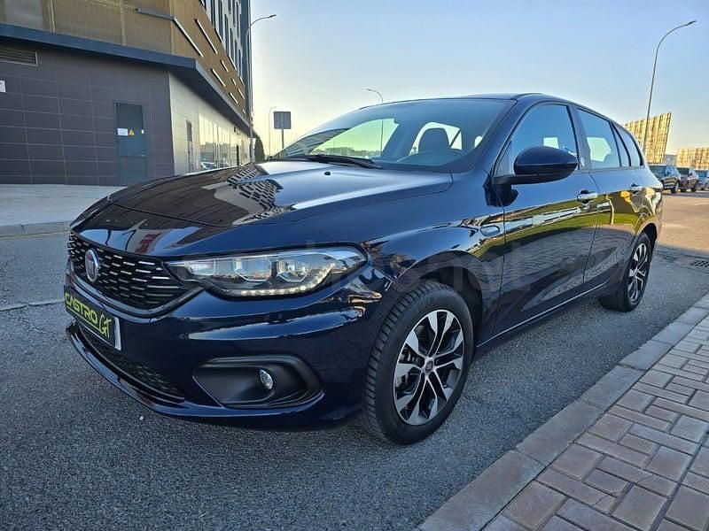 Usado Fiat Tipo Mirror 95 CV (69 kW) 2020 Azul Familiar