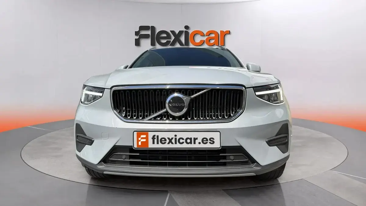 Usado Volvo XC40 129 CV (94 kW) 2023 Gris SUV