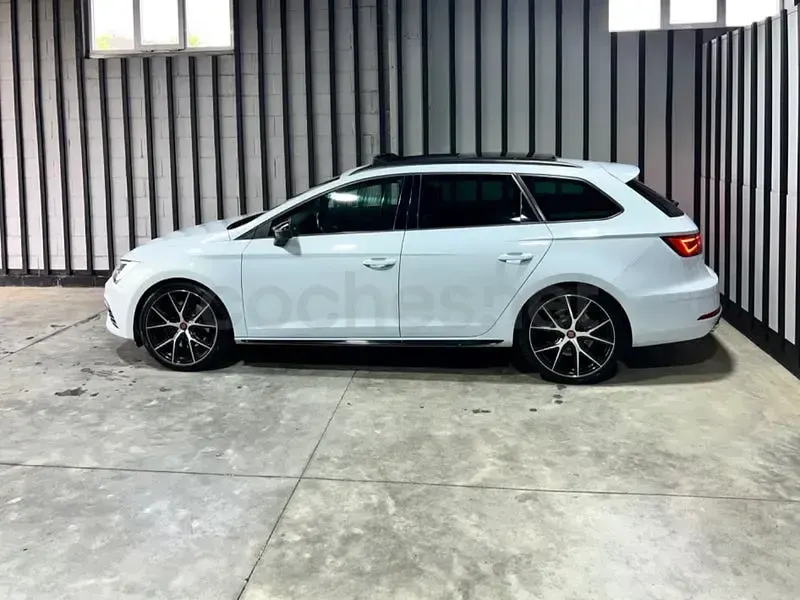 Usado Seat Leon 4Drive 300 CV (220 kW) 2020 Azul Familiar