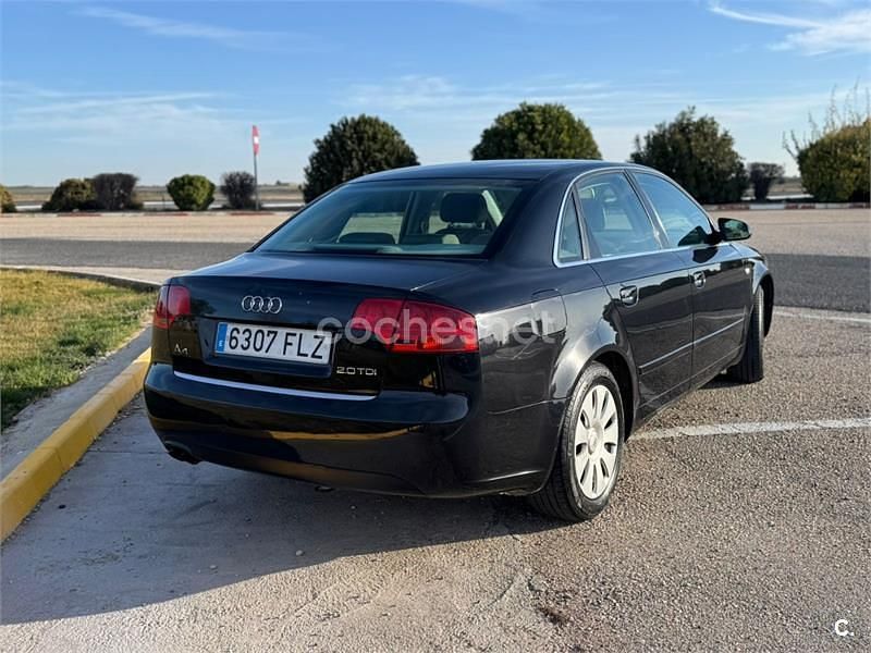 Usado Audi A4 140 CV (102 kW) 2007 Negro Berlina