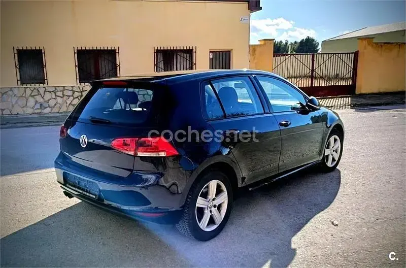 Käytetty VW Golf VII Sportline 122 HP (89 kW) 2014 Musta Sedan