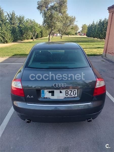 Usado Audi A4 170 CV (125 kW) 2002 Gris / plata Berlina