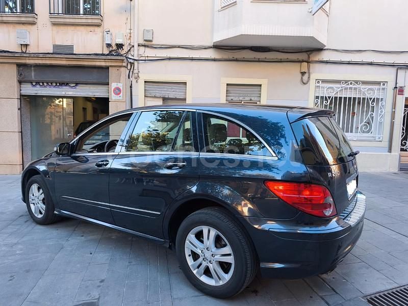 Usado Mercedes R280 190 CV (139 kW) 2009 Azul Monovolumen