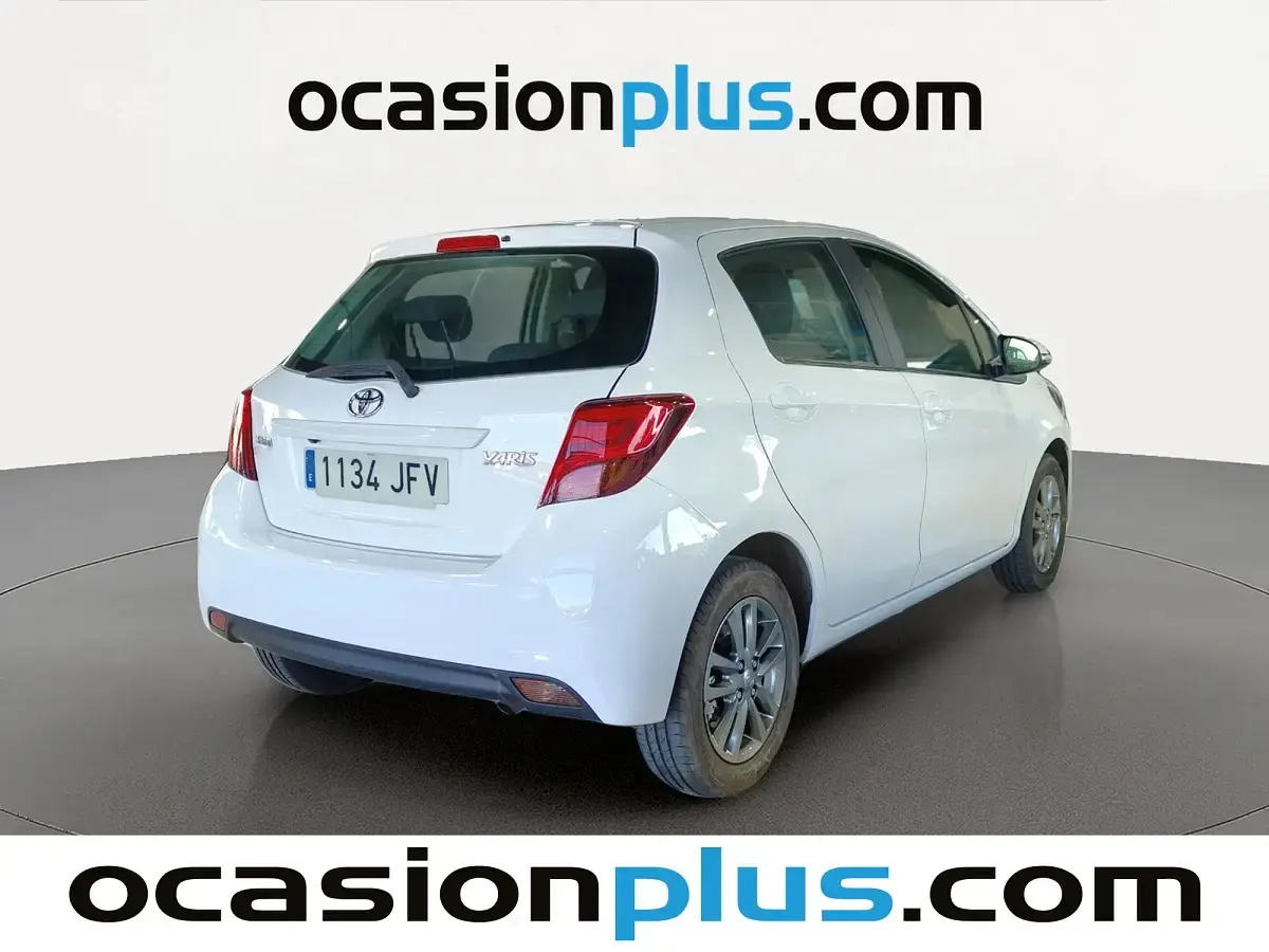 Usado Toyota Yaris Active 99 CV (72 kW) 2015 Blanco Utilitario