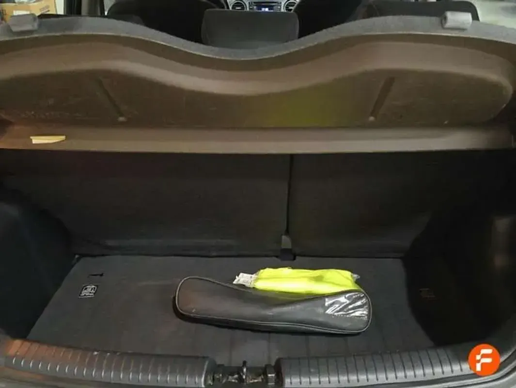 Usado Hyundai i10 GO! 67 CV (49 kW) 2016 Gris Utilitario